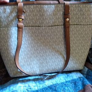 White Micheal kors purse